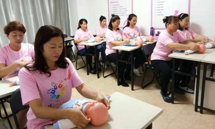 大連愛之翼家政服務(wù) 專業(yè)守護，讓家更溫馨